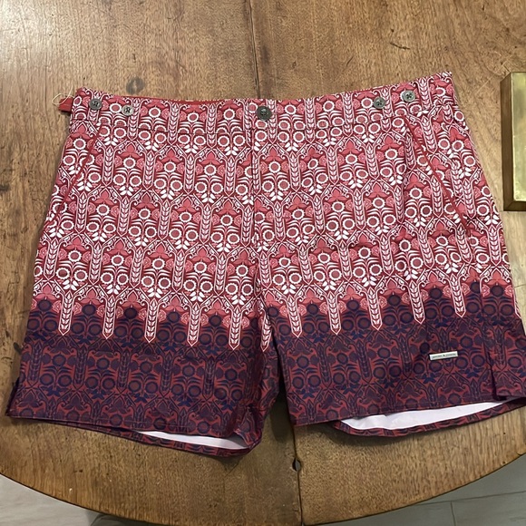 Parke and Ronen Men’s bathing suit Crimson Flowers Size 32.